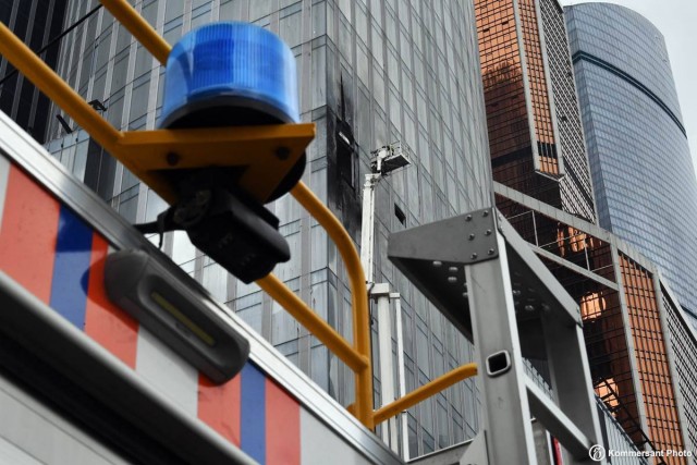 «Коммерсантъ» публикует последствия попадания беспилотника в башню в «Москва-Сити»