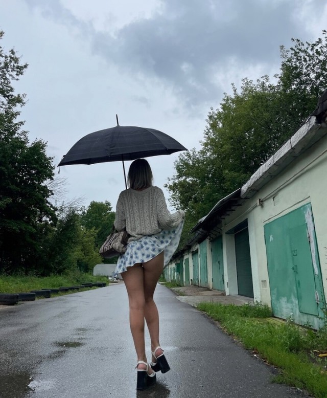 Что девушки хотят порой? Бокал вина и выходной