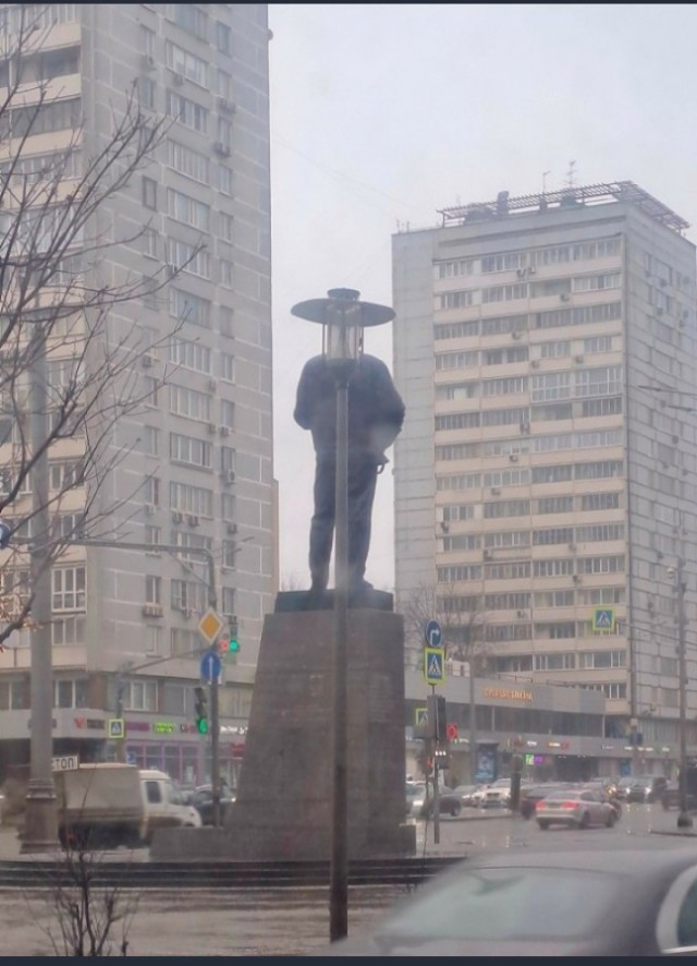 - В "Пятёрочку" заскочим?