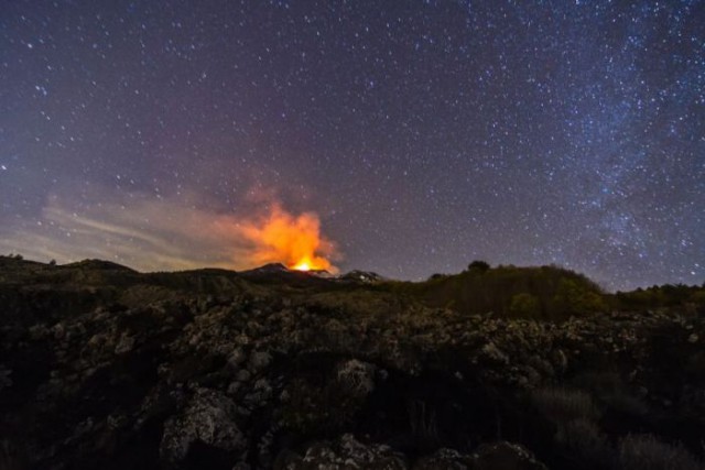 Извержение вулкана Этна в Италии