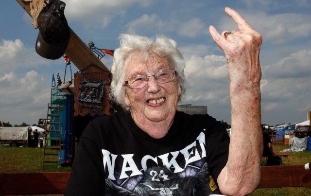 Двое пожилых немцев сбежали из дома престарелых и отправились на крупнейший метал-фестиваль в мире