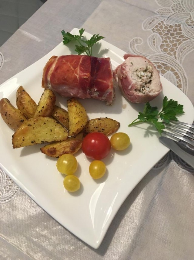 Куриные грудки в беконе