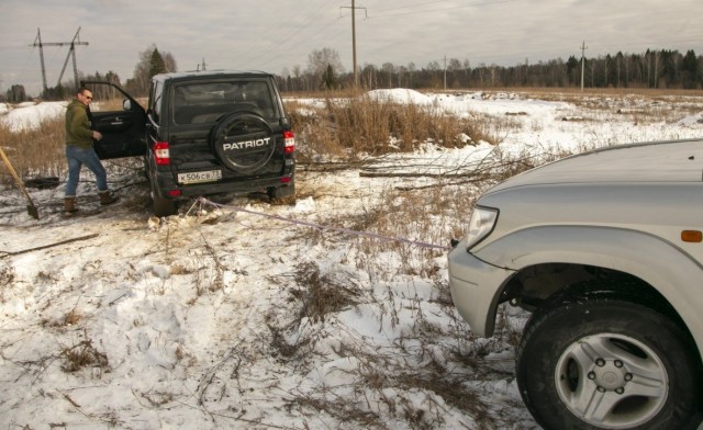 20 летний Toyota LC Prado 90 против нового УАЗа Патриот с АКПП