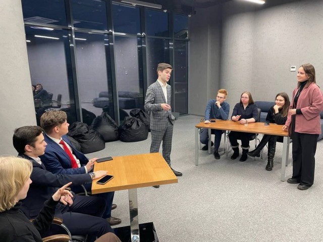 В Петербурге открылся молодежный клуб «Вагнеренок»