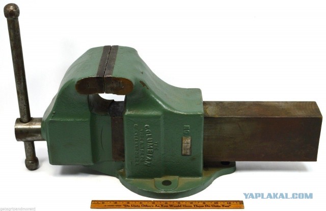 Зачем мужчина купил 300 старых советских тисков: самый благородный заработок из всех, что я видел