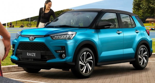 Маленький и доступный кроссовер Toyota как будто подменили: машина примерила калифорнийский стиль