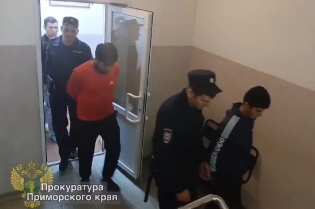 Мигрантам-насильникам добавили по три года