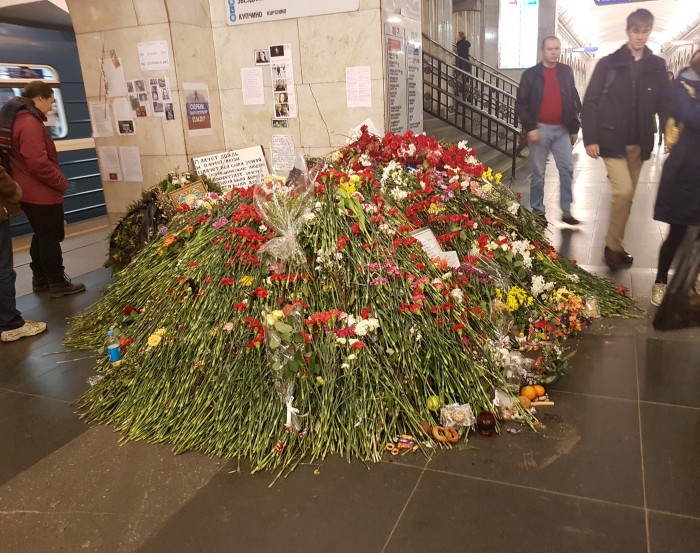 Обвиняемых в организации взрывов в метро Петербурга приговорили к срокам от 19 лет до пожизненного