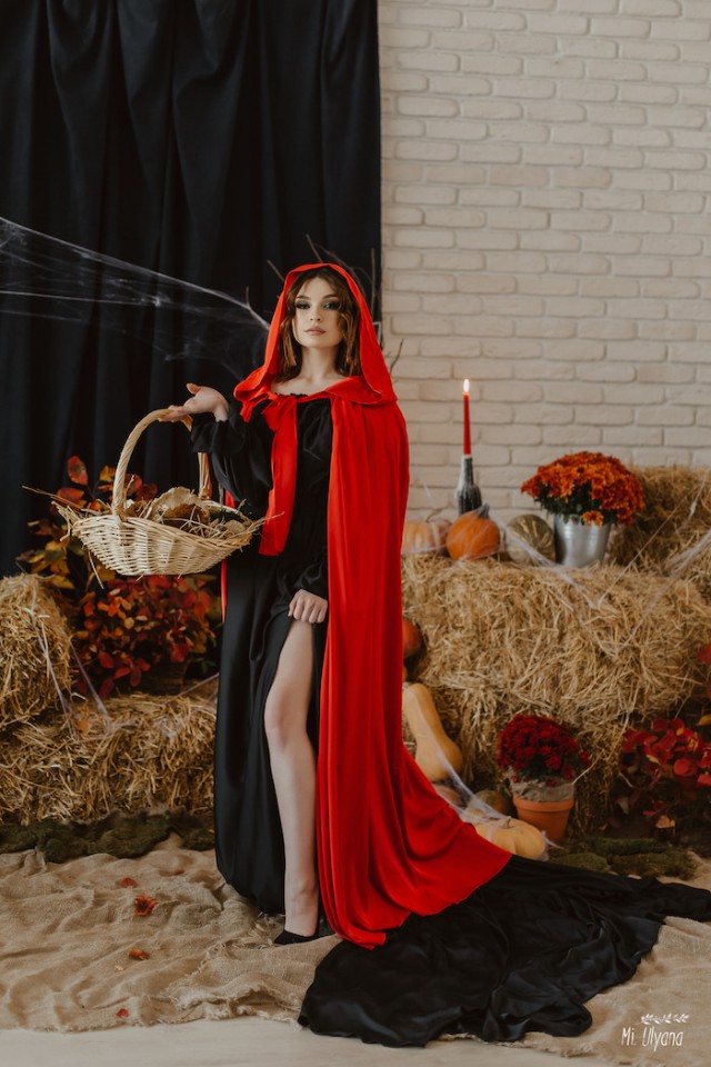 Прекрасная половина человечества (Vol.86) Красных одежд показ