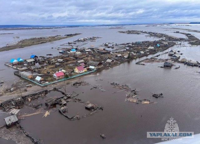 Власти Якутии направили пострадавшим от паводка гуманитарную помощь