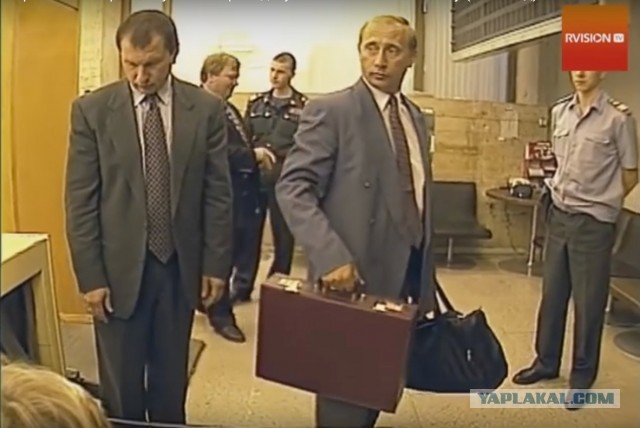В Госдуме новым помощником депутата стал китайский робот