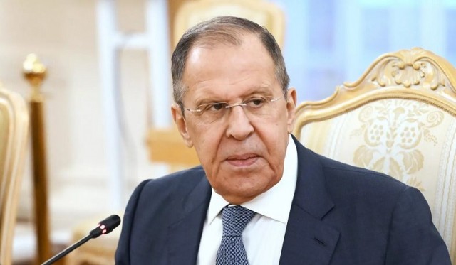 Лавров требует гарантий безопасности для России...