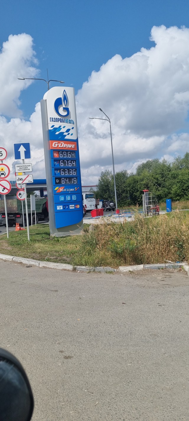Российские АЗС начали снимать ограничения на продажу бензина