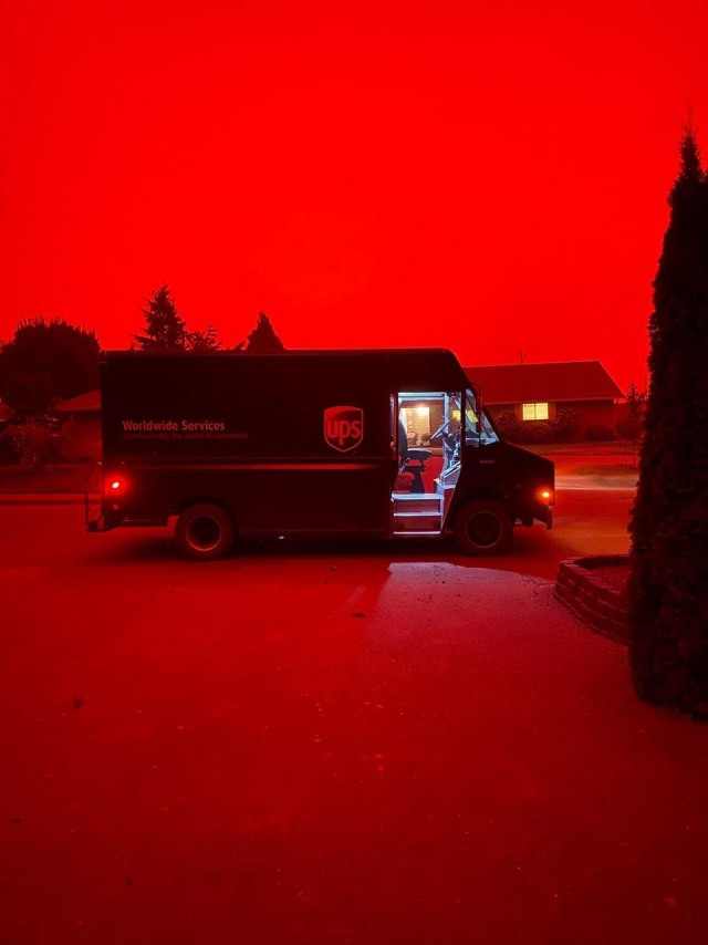 Лесные пожары в Орегоне делают пейзаж апокалиптичным