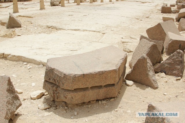 Одни уверены, что Египетские пирамиды построили инопланетяне, другие отрицают. Кто прав?