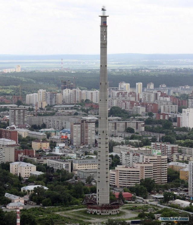Снос 150-метровой трубы на электростанции в Польше
