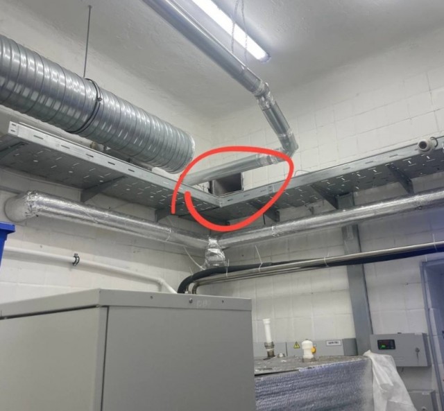 На работе попросили закрыть чем-нибудь старую вытяжку