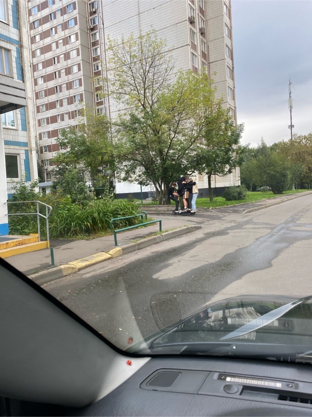 Однополую езду вдвоём на самокате приравняют к пропаганде ЛГБТ