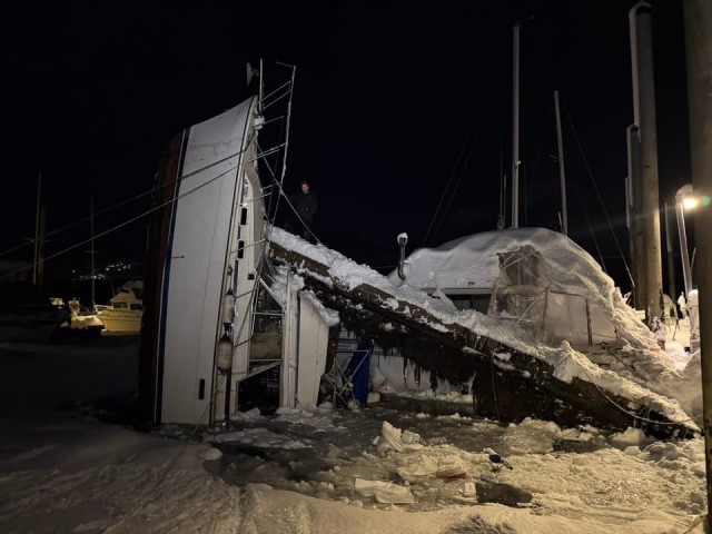 Последствия новогоднего снегопада в столице Аляски