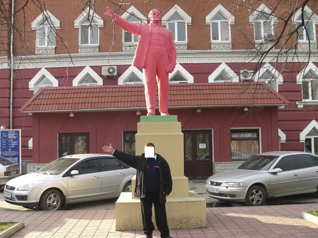 Самые странные памятники Ленину со всего света