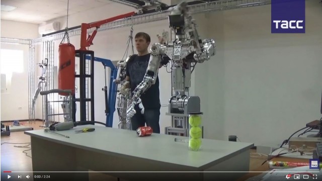 ​​Робот от Boston Dynamics поддерживает нашего робота Фёдора