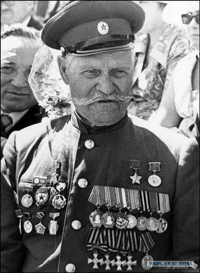 Почему все носят георгиевскую ленту неправильно