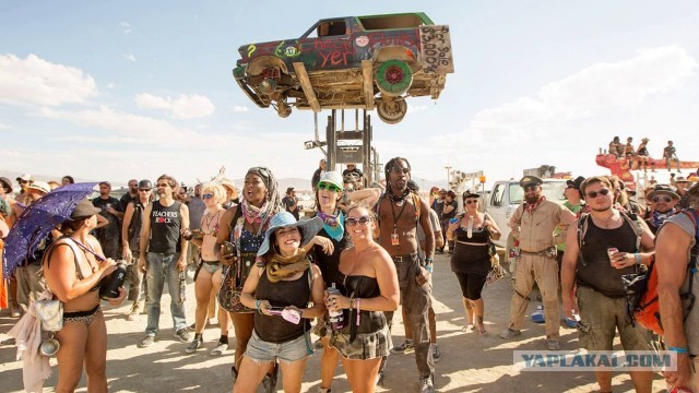Девушки с фестиваля Burning man