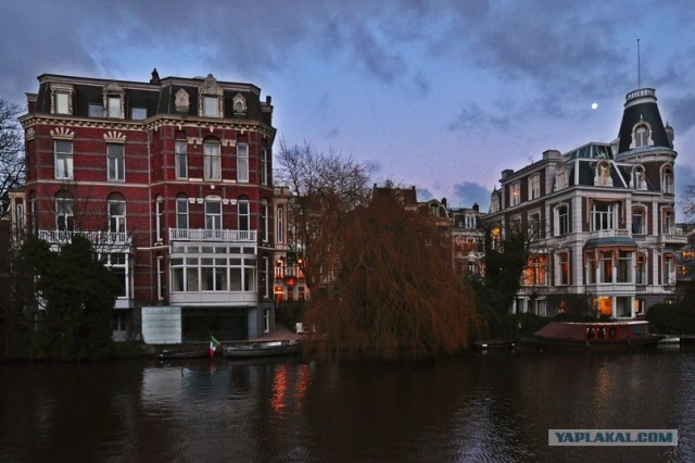 И целого мира мало!