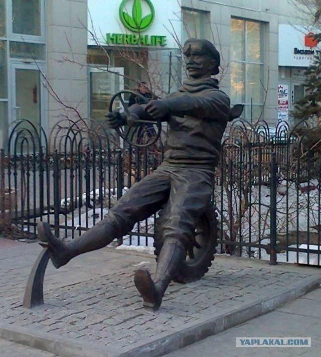 10 самых веселых памятников в России