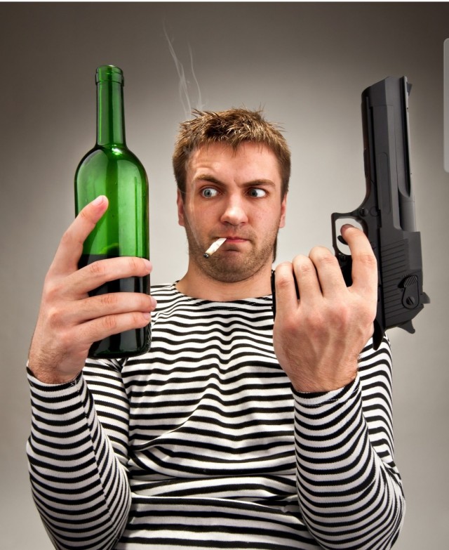 Пьяный петербуржец с пистолетом терроризировал соседку по коммуналке.


Он даже выстрелил в дверь, к счастью, обошлось без пострадавших.