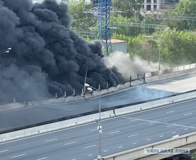 Крупный пожар начался на востоке Москвы