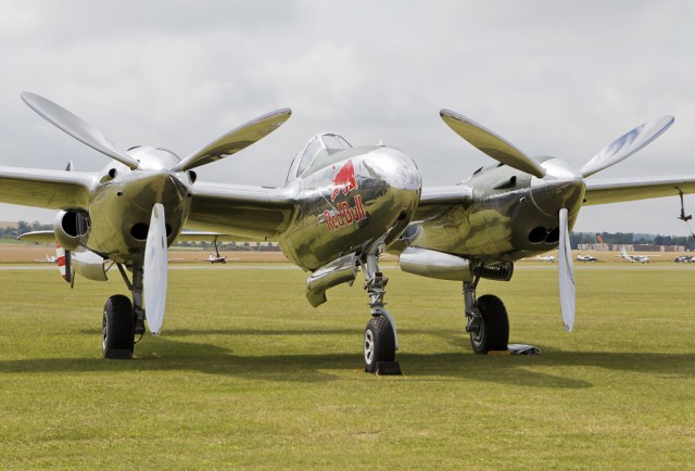 Многоцелевой истребитель P-38 «Lightning»
