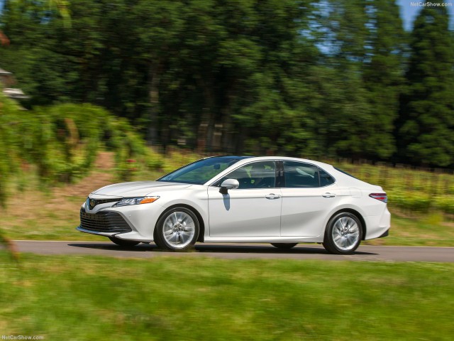 Объявлены российские цены Toyota Camry нового поколения