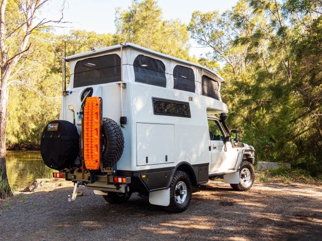 Технологичный автодом на базе Toyota Land Cruiser 70