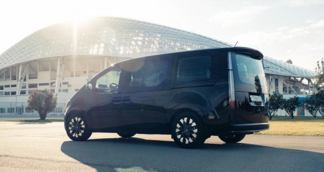 Теперь официально. Первый тест-драйв минивэна Hyundai Staria
