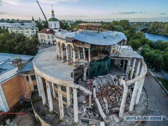 В Омске обрушилась часть пятиэтажного жилого дома