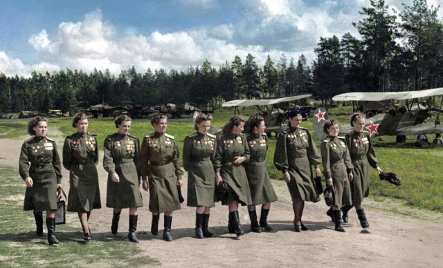 Фотографии связанных с историей Красной и Советской Армии.
