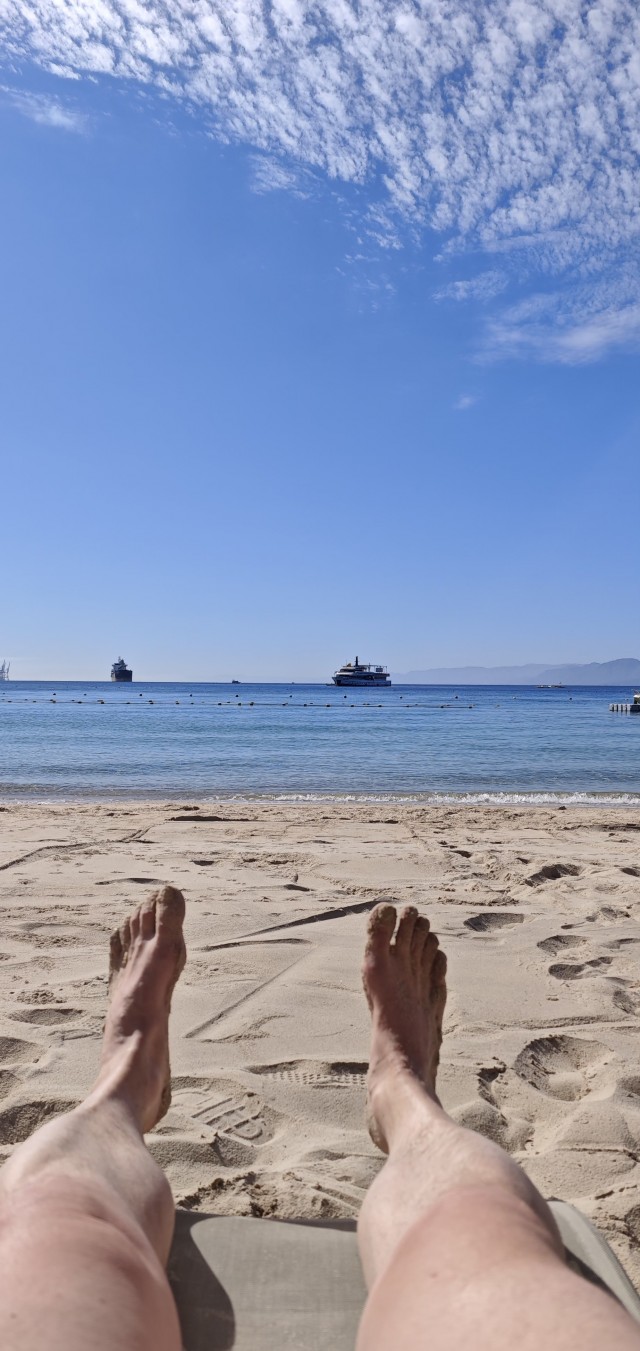 А ведь завтра кому то на работу.