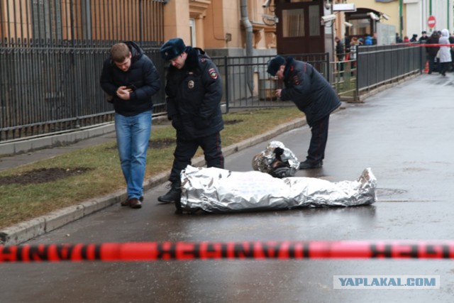 Посольство США в Москве оцеплено