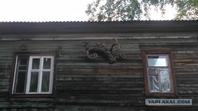 На дубе том...