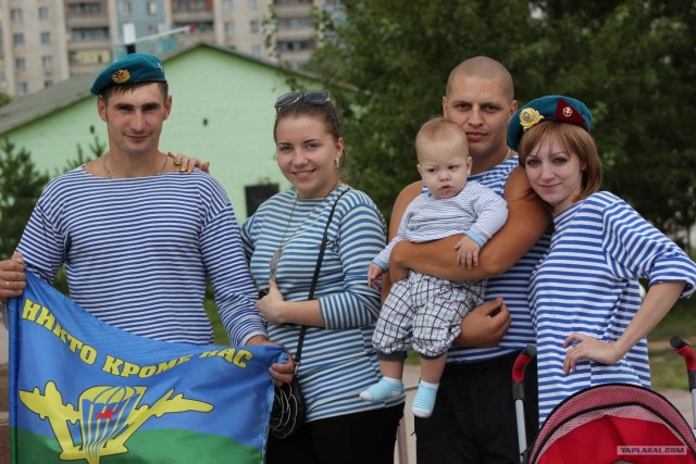 С Днем ВДВ, посоны!