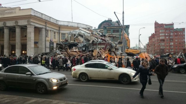 Снос торговых зданий в Москве