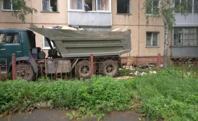 Из квартиры томского Плюшкина вывезли четыре КАМАЗа мусора