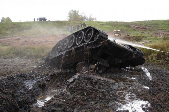 Танк, свыше 60 лет лежавший в болоте, стал экспонатом музея в Подмосковье