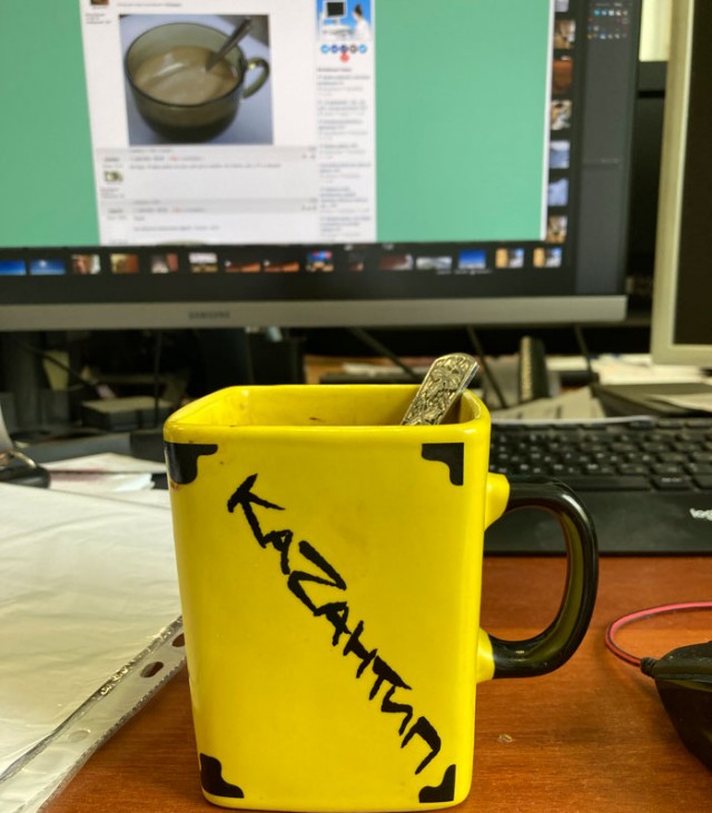 А из какой кружки вы пьёте на работе?