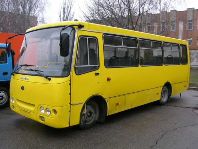 В Крыму водитель пассажирского автобуса "Симферополь-Ялта-Москва" оскорбил и унизил семью из-за их национальности