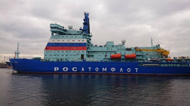 Атомный ледокол "Урал" выходит на ходовые испытания.
