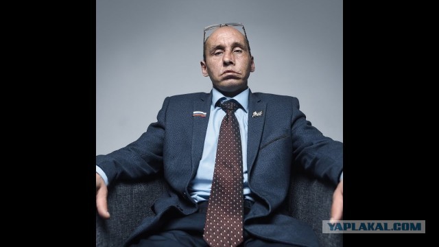 Ачинский депутат обматерил соседку, вызвавшую полицию из-за его громкой пьянки.