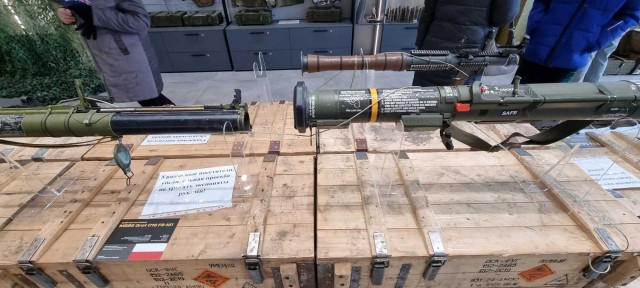Мемориальный комплекс «Курская битва». Фото боевых машин