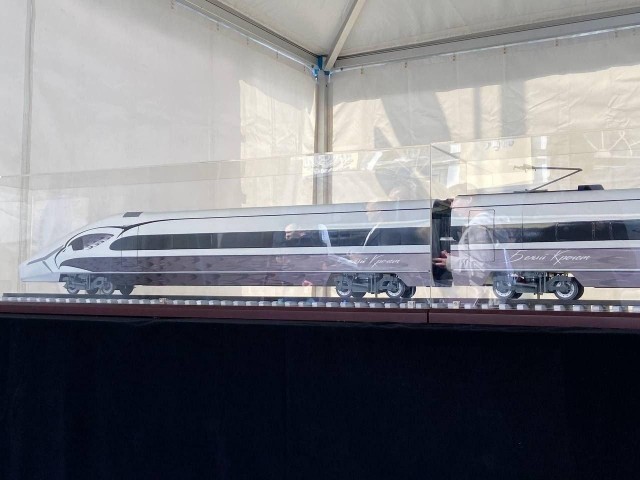 Между Москвой и Петербургом запустят поезд со скоростью до 400 км/ч — макет уже представили на «ТранспортФесте»